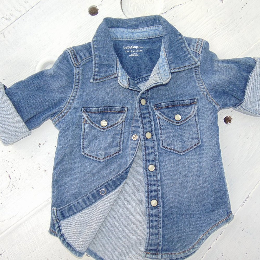 Baby Gap chambray button up shirt size 12/18 months